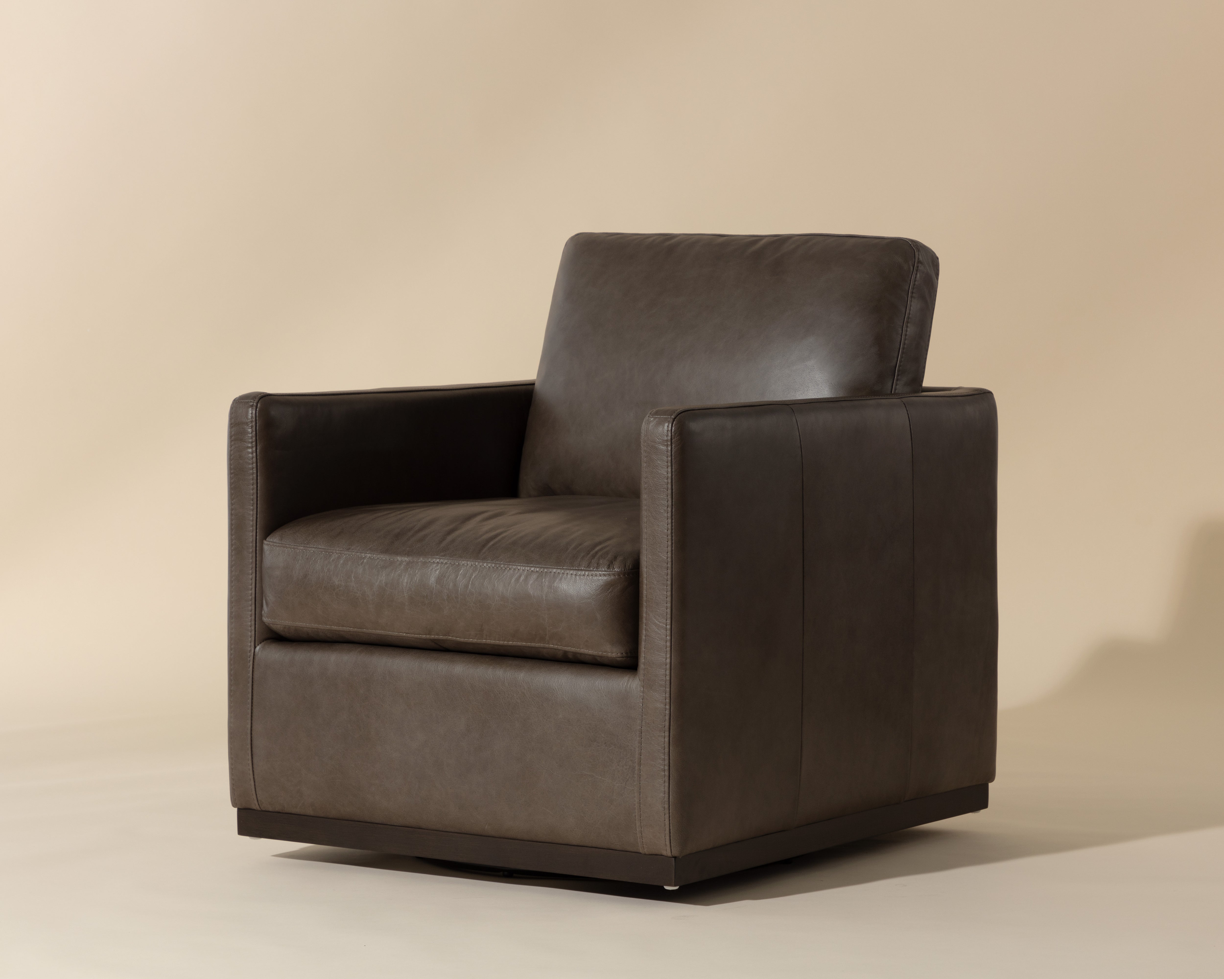 Portman Swivel Lounge Chair 